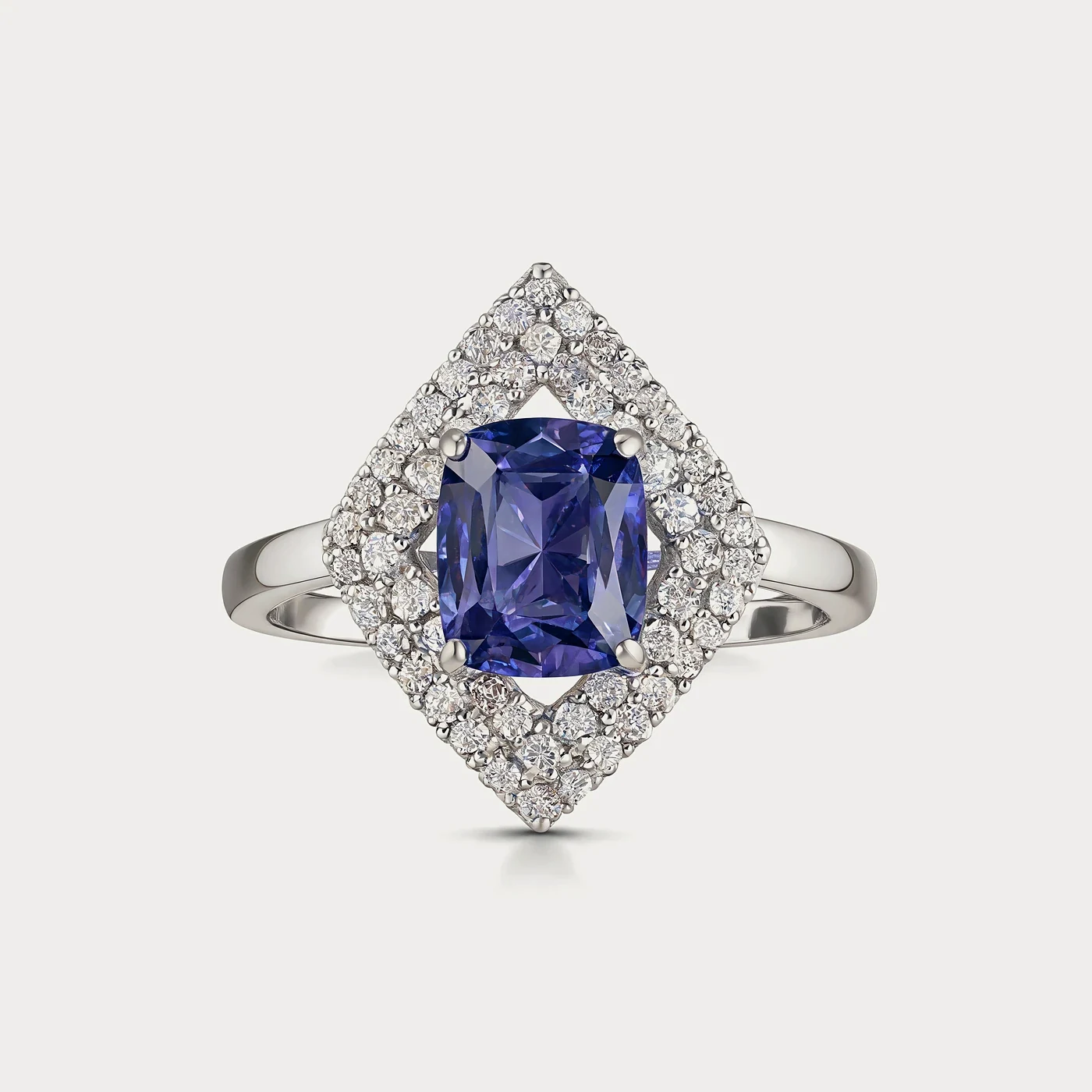 Кольцо из белого золота 585 пробы с танзанитом — 2,15 ct · Vivid Blue · VS1 · Au 585