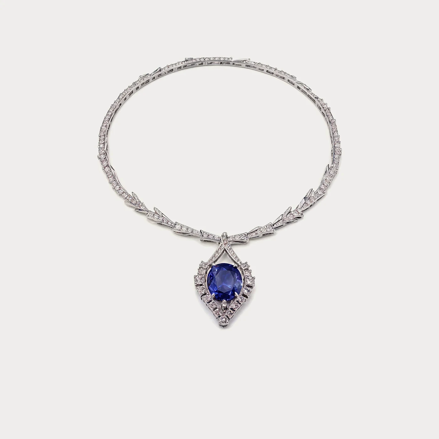 Колье из белого золота 585 пробы с танзанитом — 5,10 ct · Vivid Blue · VS1 · Au 585